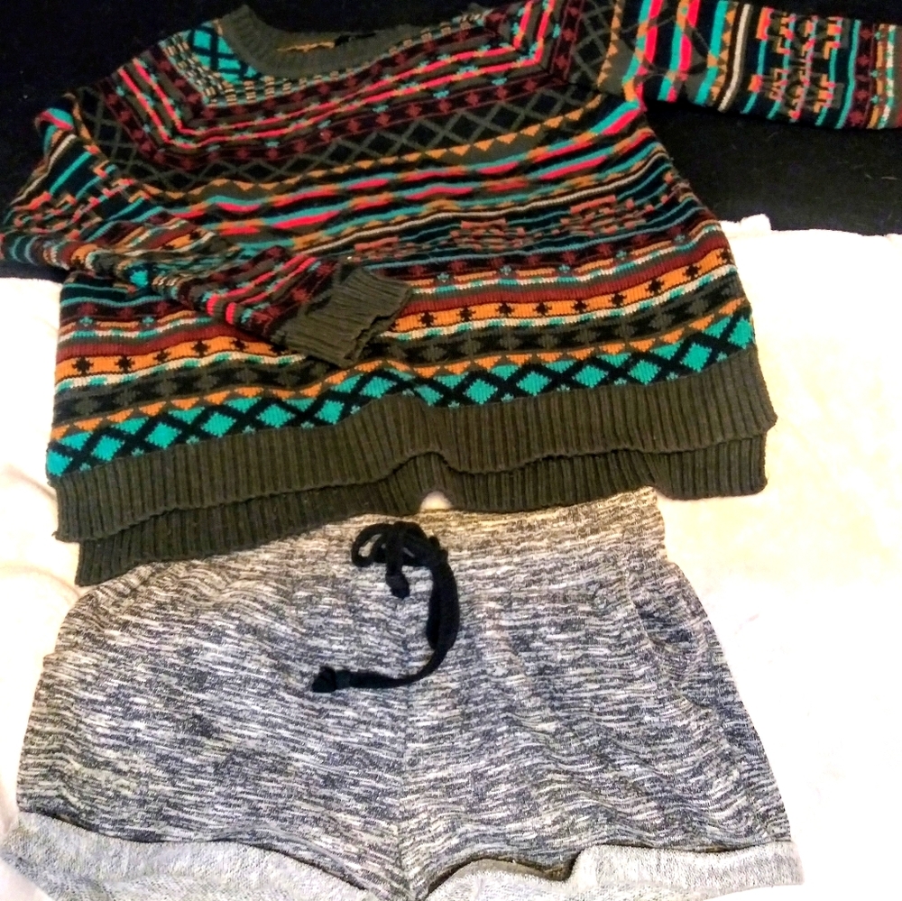 Sweater & lounge shorts